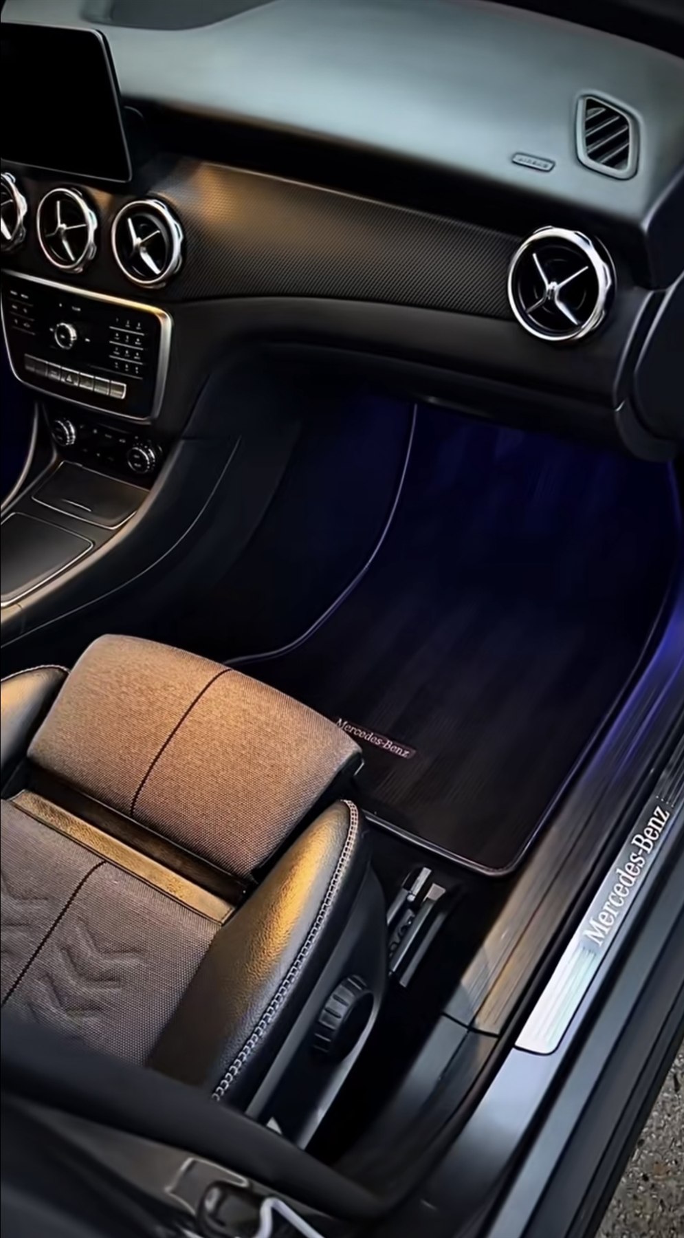 Lato passeggero Mercedes-Benz dopo la pulizia
